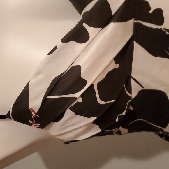 Trixxi Clothing Company White, Brown, and Red Floral Dress Size 7 Juniors - Picture 4 of 10